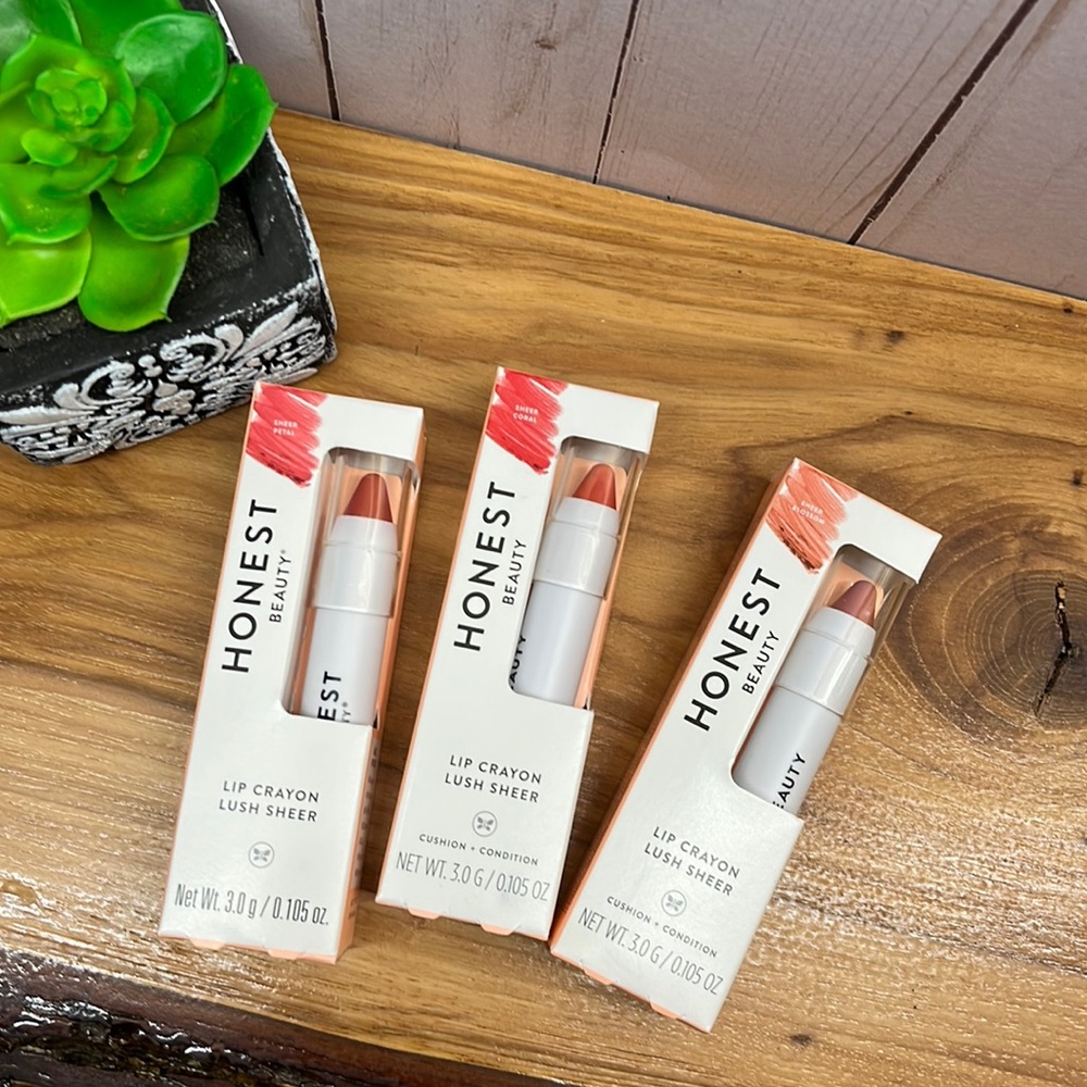 HONEST BEAUTY  Lip Crayon- Lush Sheer